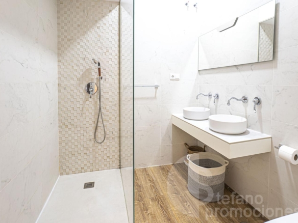 LUJO Y ESPACIO EN EL CENTRO, EXCLUSIVO PISO AMUEBLADO EN EXCELENTE UBICACIÓN, PARA LARGA TEMPORADA!!! REF:64977
