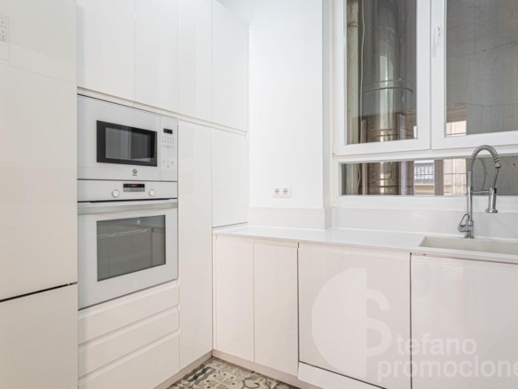 LUJO Y ESPACIO EN EL CENTRO, EXCLUSIVO PISO AMUEBLADO EN EXCELENTE UBICACIÓN, PARA LARGA TEMPORADA!!! REF:64977
