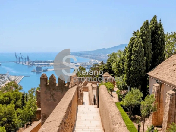 JOYA EN EDIFICIO HISTÓRICO LLENO DE ENCANTO Y LEGADO ARTÍSTICO EN EL CORAZÓN DE MÁLAGA. REF:65023
