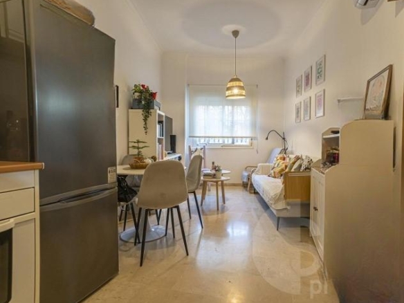 ACOGEDORA Y CÉNTRICA VIVIENDA,  CON CÓMODA DISTRIBUCIÓN,  y TECHOS ALTOS,  AIRE ACONDICIONADO,  SALÓN-COMEDOR  CON COCINA INTEGRADA REF:65022
