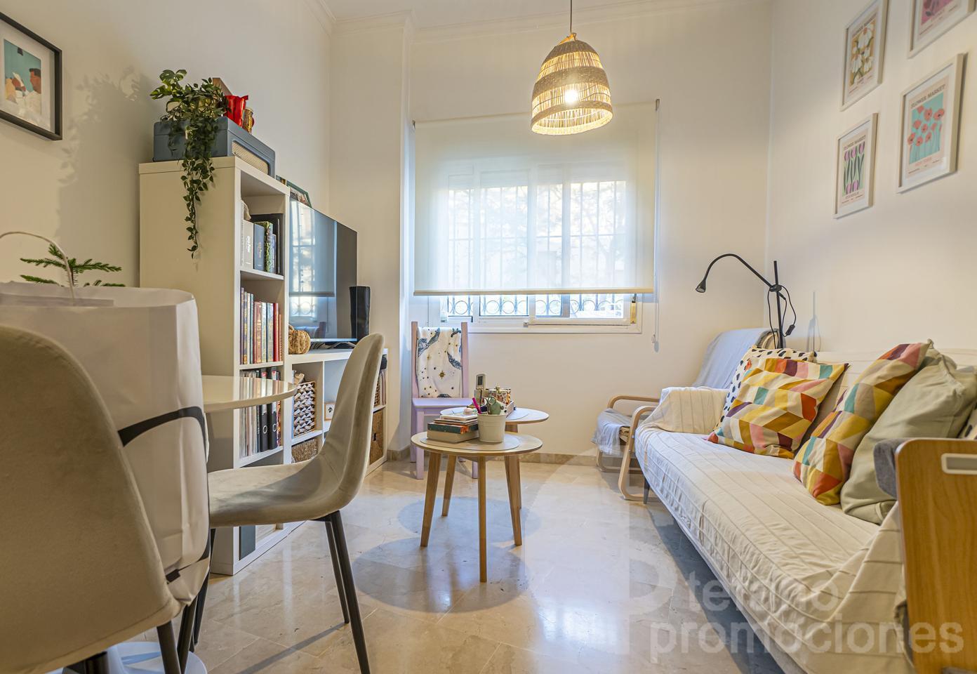 ACOGEDORA Y CÉNTRICA VIVIENDA,  CON CÓMODA DISTRIBUCIÓN,  y TECHOS ALTOS,  AIRE ACONDICIONADO,  SALÓN-COMEDOR  CON COCINA INTEGRADA REF:65022