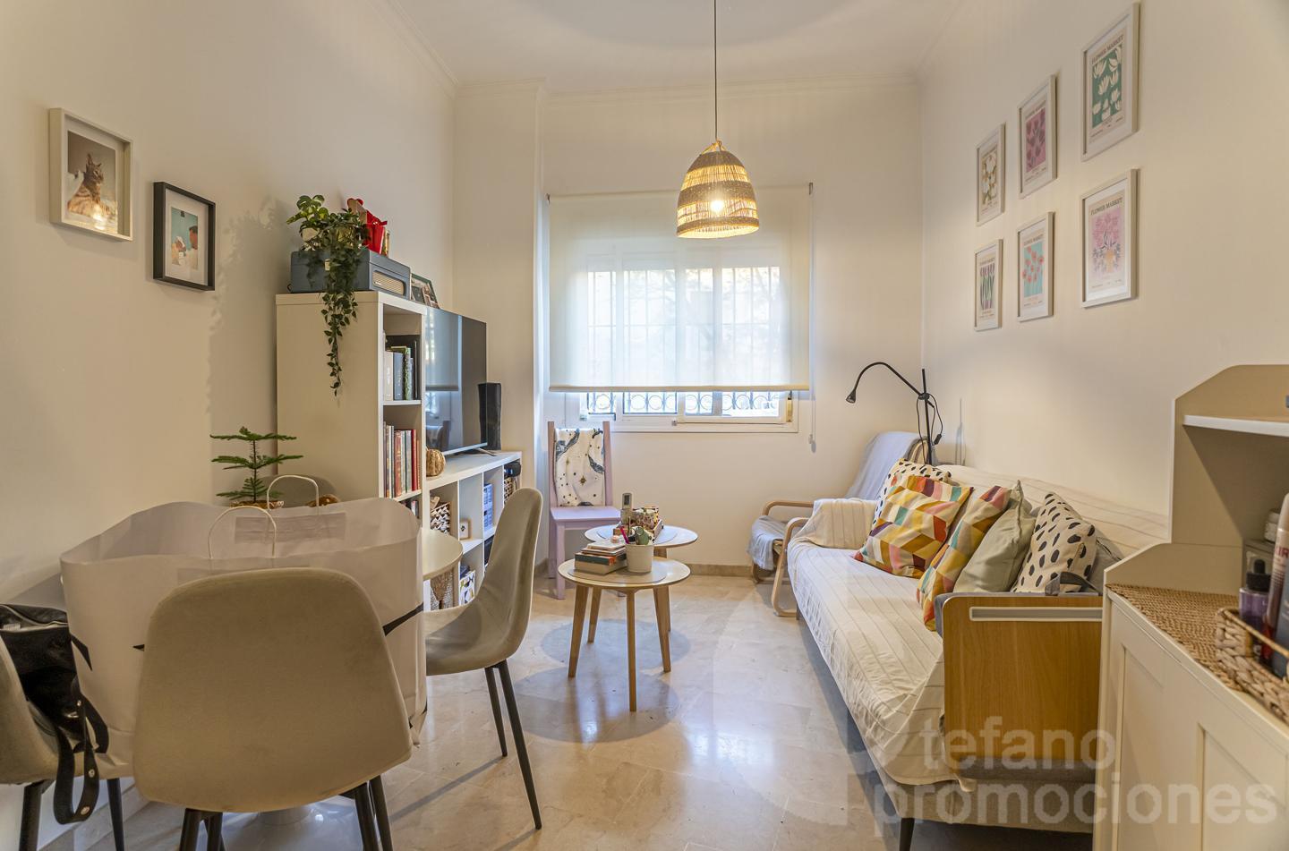 ACOGEDORA Y CÉNTRICA VIVIENDA,  CON CÓMODA DISTRIBUCIÓN,  y TECHOS ALTOS,  AIRE ACONDICIONADO,  SALÓN-COMEDOR  CON COCINA INTEGRADA REF:65022
