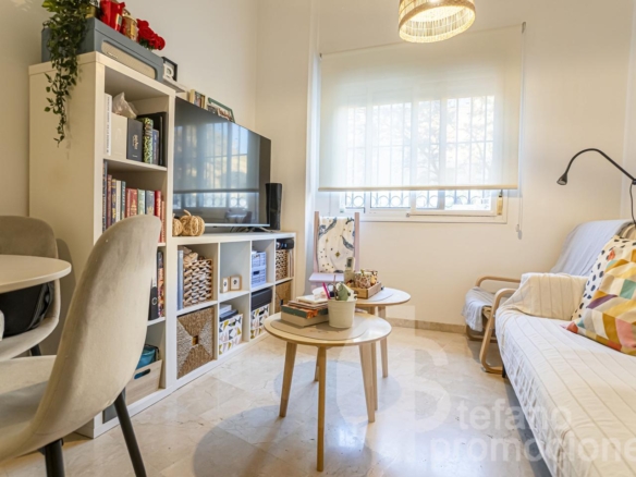 ACOGEDORA Y CÉNTRICA VIVIENDA,  CON CÓMODA DISTRIBUCIÓN,  y TECHOS ALTOS,  AIRE ACONDICIONADO,  SALÓN-COMEDOR  CON COCINA INTEGRADA REF:65022