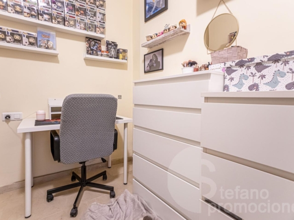 ACOGEDORA Y CÉNTRICA VIVIENDA,  CON CÓMODA DISTRIBUCIÓN,  y TECHOS ALTOS,  AIRE ACONDICIONADO,  SALÓN-COMEDOR  CON COCINA INTEGRADA REF:65022