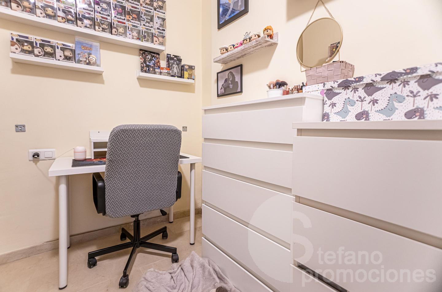 ACOGEDORA Y CÉNTRICA VIVIENDA,  CON CÓMODA DISTRIBUCIÓN,  y TECHOS ALTOS,  AIRE ACONDICIONADO,  SALÓN-COMEDOR  CON COCINA INTEGRADA REF:65022