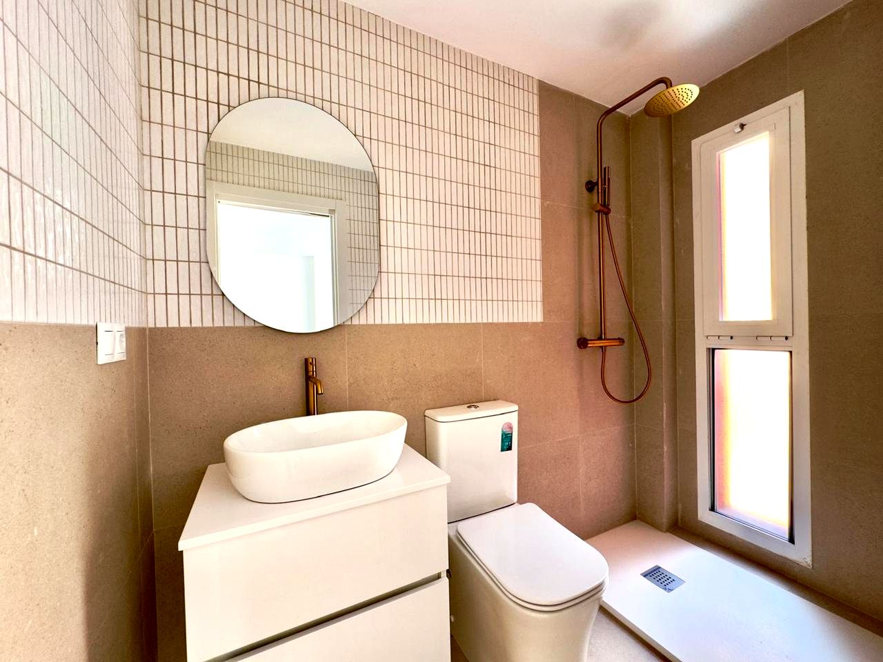 ¡DESCUBRE ESTE MODERNO ESTUDIO DE 47 METROS CUADRADOS EN EL CONSOLIDADO BARRIO DE LOS CASTILLEJOS, JUNTO A MARTÍNEZ MALDONADO! REF:65040