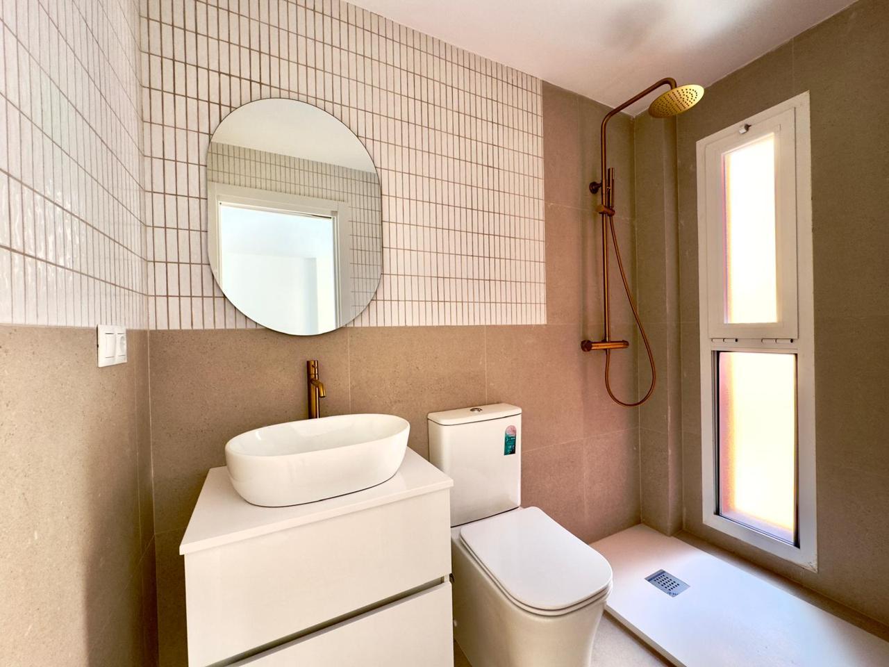 image_1573239_3.jpg ¡DESCUBRE ESTE MODERNO ESTUDIO DE 47 METROS CUADRADOS EN EL CONSOLIDADO BARRIO DE LOS CASTILLEJOS, JUNTO A MARTÍNEZ MALDONADO! REF:65039