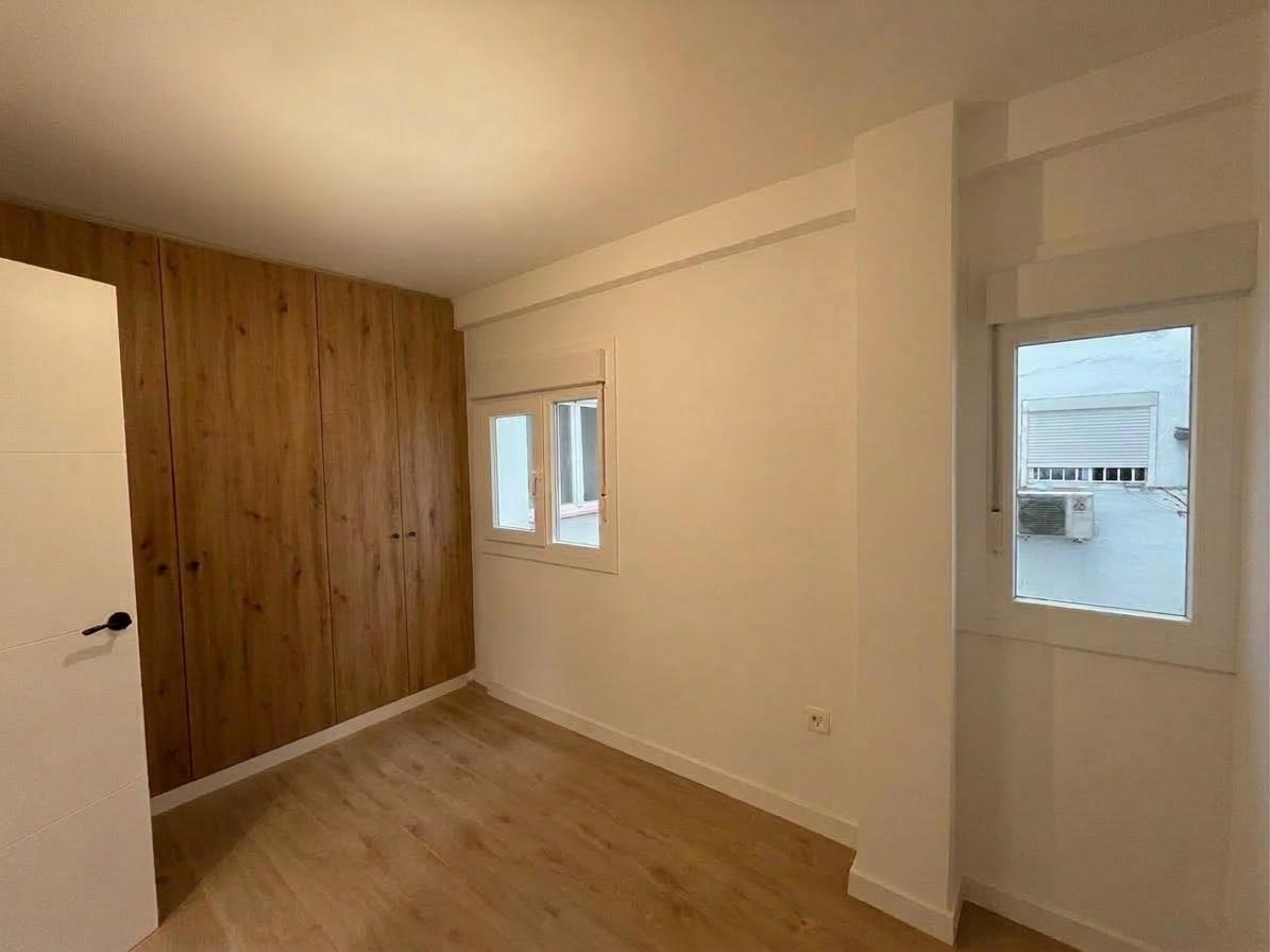 ¡VIVE A UNOS PASOS DE LA PLAYA EN ESTE ESPECTACULAR PISO DE DISEÑO A ESTRENAR! COMPLETAMENTE RENOVADO REF:65038