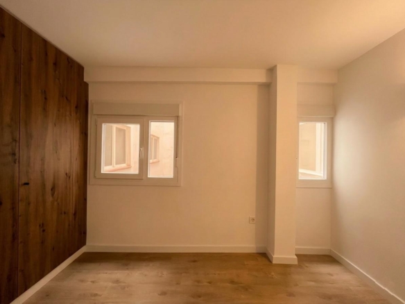¡VIVE A UNOS PASOS DE LA PLAYA EN ESTE ESPECTACULAR PISO DE DISEÑO A ESTRENAR! COMPLETAMENTE RENOVADO REF:65038