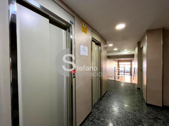 ¡VIVE A UNOS PASOS DE LA PLAYA EN ESTE ESPECTACULAR PISO DE DISEÑO A ESTRENAR! COMPLETAMENTE RENOVADO REF:65038