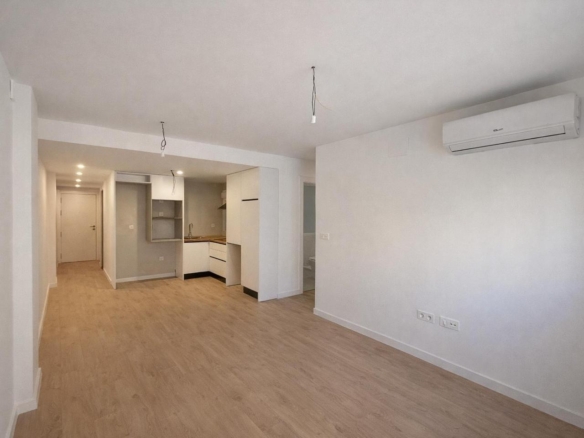 ¡VIVE A UNOS PASOS DE LA PLAYA EN ESTE ESPECTACULAR PISO DE DISEÑO A ESTRENAR! COMPLETAMENTE RENOVADO REF:65038