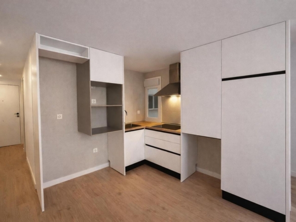 ¡VIVE A UNOS PASOS DE LA PLAYA EN ESTE ESPECTACULAR PISO DE DISEÑO A ESTRENAR! COMPLETAMENTE RENOVADO REF:65038