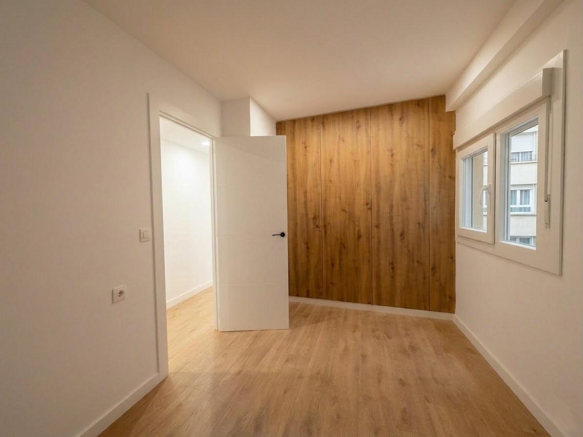 ¡VIVE A UNOS PASOS DE LA PLAYA EN ESTE ESPECTACULAR PISO DE DISEÑO A ESTRENAR! COMPLETAMENTE RENOVADO REF:65038