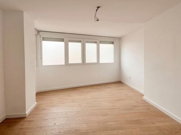 ¡MAGNÍFICO PISO DE 97 M² COMPLETAMENTE REFORMADO JUNTO AL PARQUE DEL OESTE! REF:65037