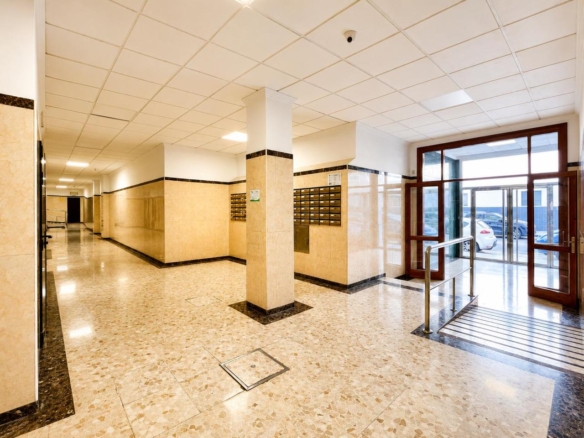 ¡MAGNÍFICO PISO DE 97 M² COMPLETAMENTE REFORMADO JUNTO AL PARQUE DEL OESTE! REF:65037