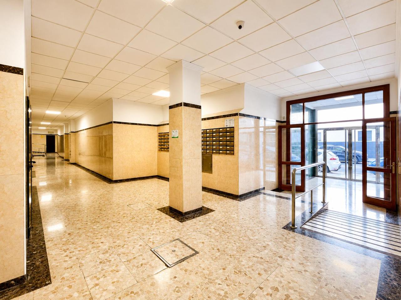¡MAGNÍFICO PISO DE 97 M² COMPLETAMENTE REFORMADO JUNTO AL PARQUE DEL OESTE! REF:65037