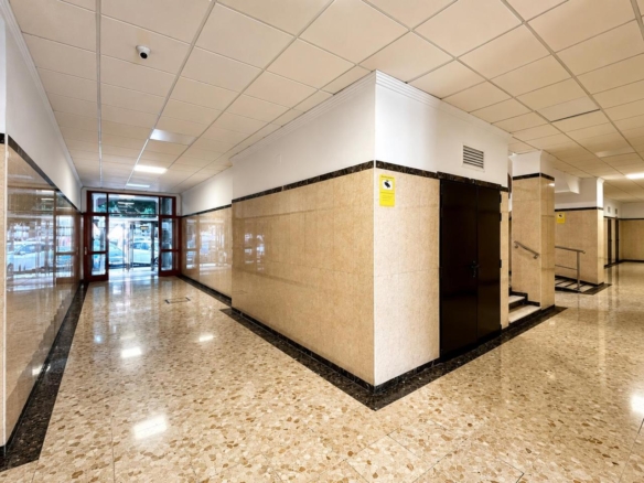 ¡MAGNÍFICO PISO DE 97 M² COMPLETAMENTE REFORMADO JUNTO AL PARQUE DEL OESTE! REF:65037