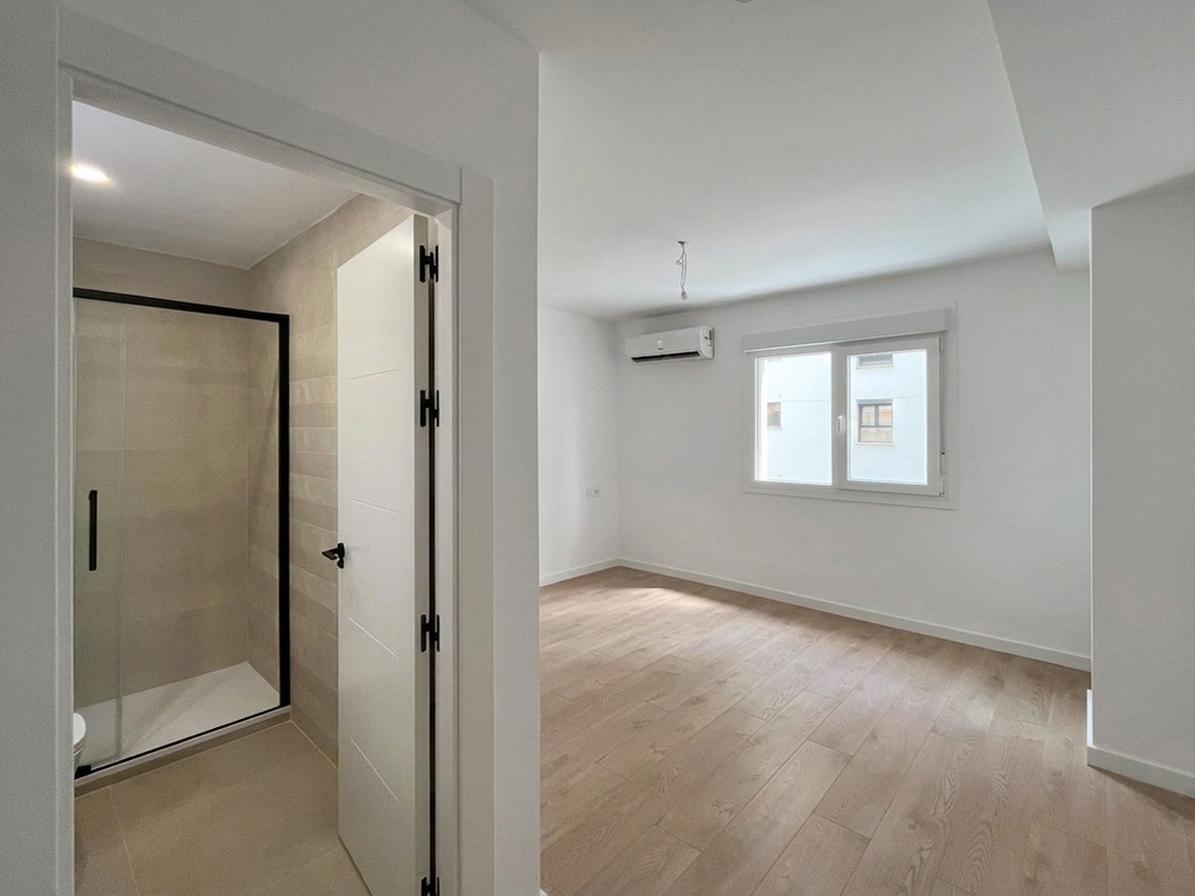 ¡MAGNÍFICO PISO DE 97 M² COMPLETAMENTE REFORMADO JUNTO AL PARQUE DEL OESTE! REF:65037