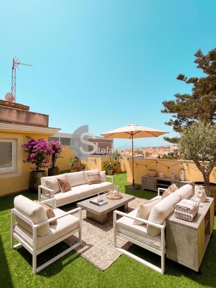 ¡ÁTICO CON MÁS DE 60 M² DE TERRAZAS PRIVADAS Y PLAZA DE GARAJE EN RINCÓN DE LA VICTORIA! UBICADO EN UNA CUARTA PLANTA CON ASCENSOR Y DENTRO DE UNA PR REF:65059