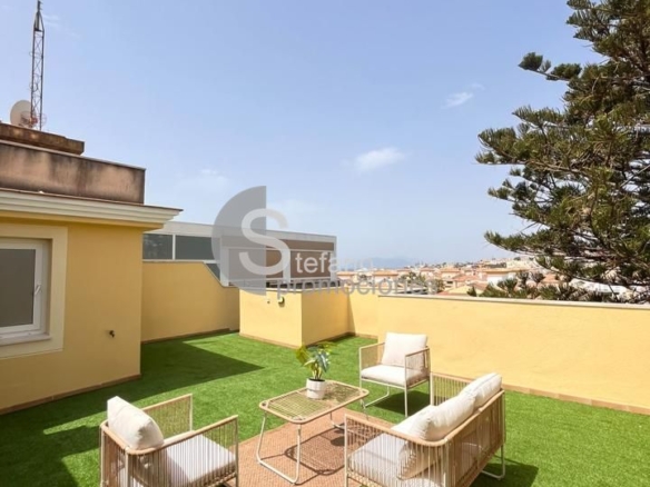 ¡ÁTICO CON MÁS DE 60 M² DE TERRAZAS PRIVADAS Y PLAZA DE GARAJE EN RINCÓN DE LA VICTORIA! UBICADO EN UNA CUARTA PLANTA CON ASCENSOR Y DENTRO DE UNA PR REF:65059