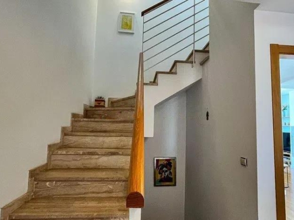 ¡OPORTUNIDAD ÚNICA! IMPRESIONANTE CASA ADOSADA CON VISTAS AL MAR, LA CIUDAD Y LAS MONTAÑAS. 3 AMPLIOS DORMITORIOS, REF:64255