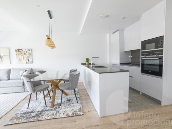 TU VIVIENDA EN LA PRIMERA TORRE EMBLEMÁTICA DE MÁLAGA. ALTAS  CALIDADES , DISEÑO Y PRESTACIONES ÚNICAS, CON UNA CUIDADA ESTÉTICA, REF:65065