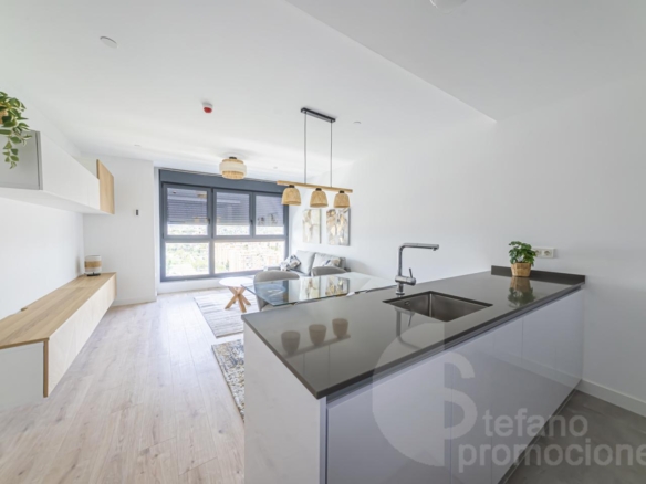 TU VIVIENDA EN LA PRIMERA TORRE EMBLEMÁTICA DE MÁLAGA. ALTAS  CALIDADES , DISEÑO Y PRESTACIONES ÚNICAS, CON UNA CUIDADA ESTÉTICA, REF:65065