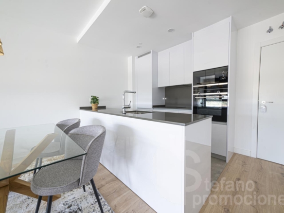 TU VIVIENDA EN LA PRIMERA TORRE EMBLEMÁTICA DE MÁLAGA. ALTAS  CALIDADES , DISEÑO Y PRESTACIONES ÚNICAS, CON UNA CUIDADA ESTÉTICA, REF:65065