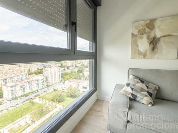 TU VIVIENDA EN LA PRIMERA TORRE EMBLEMÁTICA DE MÁLAGA. ALTAS  CALIDADES , DISEÑO Y PRESTACIONES ÚNICAS, CON UNA CUIDADA ESTÉTICA, REF:65065