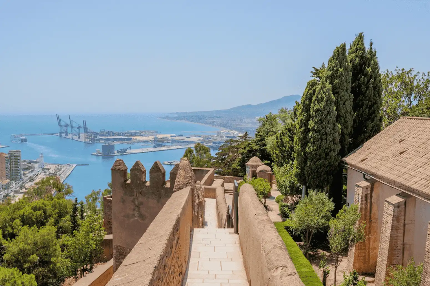 TU VIVIENDA EN LA PRIMERA TORRE EMBLEMÁTICA DE MÁLAGA. ALTAS  CALIDADES , DISEÑO Y PRESTACIONES ÚNICAS, CON UNA CUIDADA ESTÉTICA, REF:65065