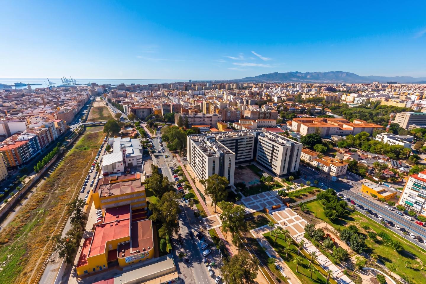 TU VIVIENDA EN LA PRIMERA TORRE EMBLEMÁTICA DE MÁLAGA. ALTAS  CALIDADES , DISEÑO Y PRESTACIONES ÚNICAS, CON UNA CUIDADA ESTÉTICA, REF:65065