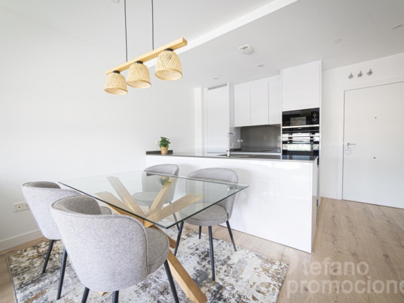 TU VIVIENDA EN LA PRIMERA TORRE EMBLEMÁTICA DE MÁLAGA. ALTAS  CALIDADES , DISEÑO Y PRESTACIONES ÚNICAS, CON UNA CUIDADA ESTÉTICA, REF:65065