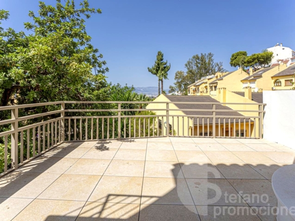 EXCLUSIVIDAD , Y ELEGANCIA, EN CERRADO DE CALDERÓN, DESCUBRE ESTE ENCANTADOR  CHALET PAREADO, COMPLETAMENTE REFORMADO A ESTRENAR REF:64887