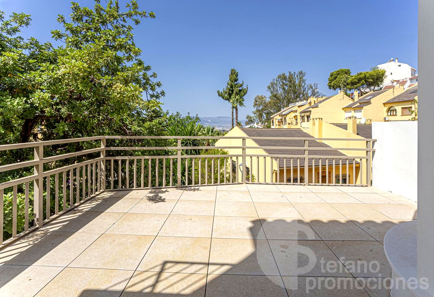 EXCLUSIVIDAD , Y ELEGANCIA, EN CERRADO DE CALDERÓN, DESCUBRE ESTE ENCANTADOR  CHALET PAREADO, COMPLETAMENTE REFORMADO A ESTRENAR REF:64887
