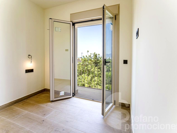 EXCLUSIVIDAD , Y ELEGANCIA, EN CERRADO DE CALDERÓN, DESCUBRE ESTE ENCANTADOR  CHALET PAREADO, COMPLETAMENTE REFORMADO A ESTRENAR REF:64887
