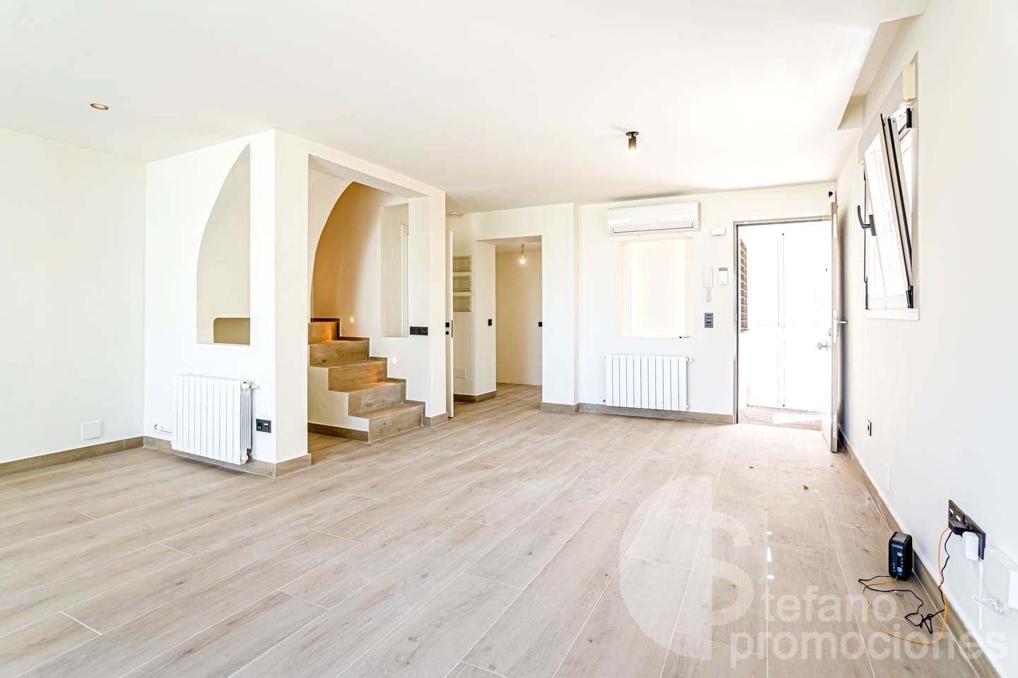 EXCLUSIVIDAD , Y ELEGANCIA, EN CERRADO DE CALDERÓN, DESCUBRE ESTE ENCANTADOR  CHALET PAREADO, COMPLETAMENTE REFORMADO A ESTRENAR REF:64887