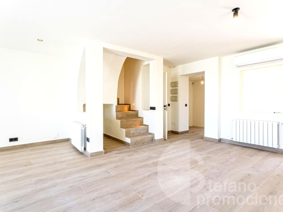 EXCLUSIVIDAD , Y ELEGANCIA, EN CERRADO DE CALDERÓN, DESCUBRE ESTE ENCANTADOR  CHALET PAREADO, COMPLETAMENTE REFORMADO A ESTRENAR REF:64887