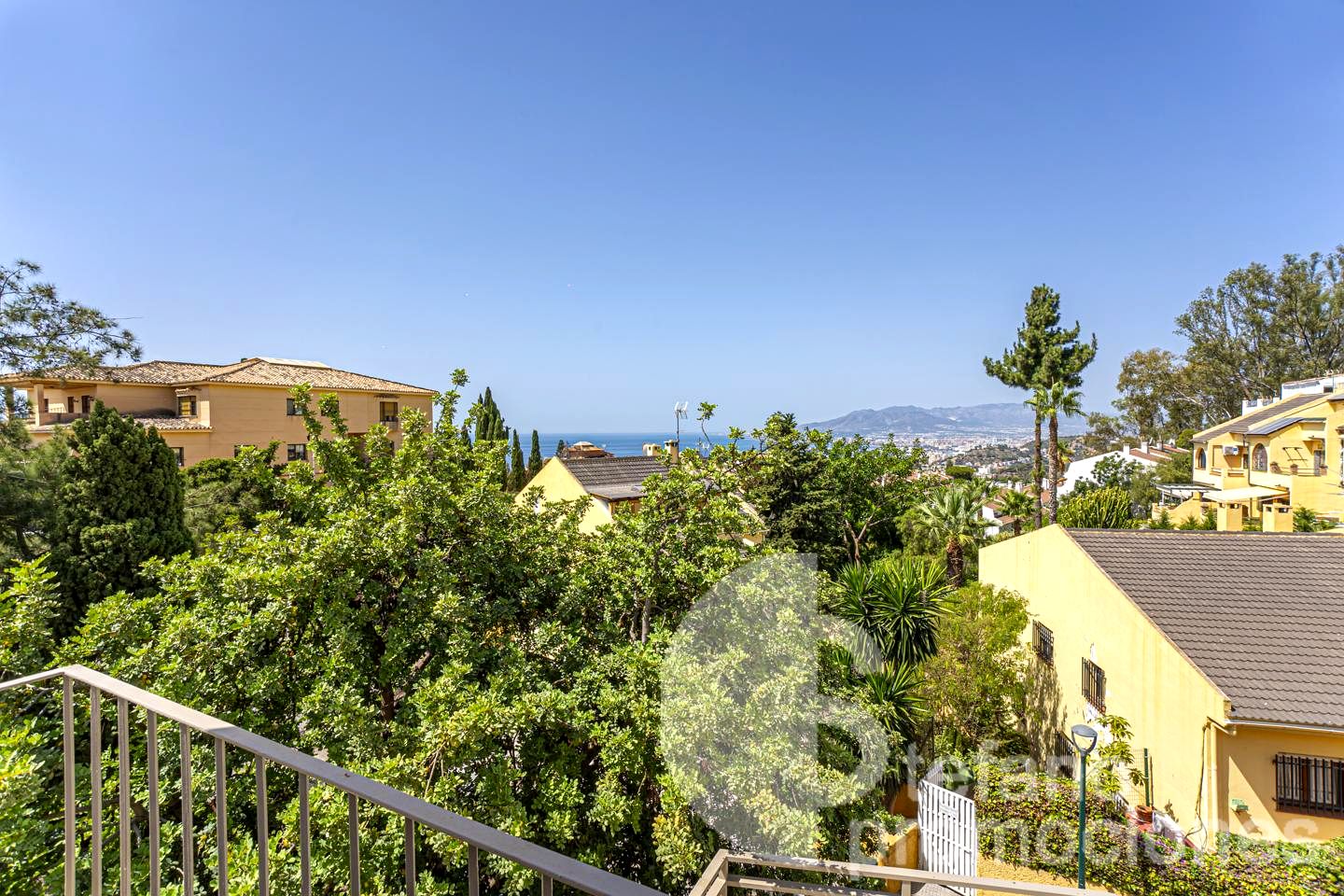 EXCLUSIVIDAD , Y ELEGANCIA, EN CERRADO DE CALDERÓN, DESCUBRE ESTE ENCANTADOR  CHALET PAREADO, COMPLETAMENTE REFORMADO A ESTRENAR REF:64887