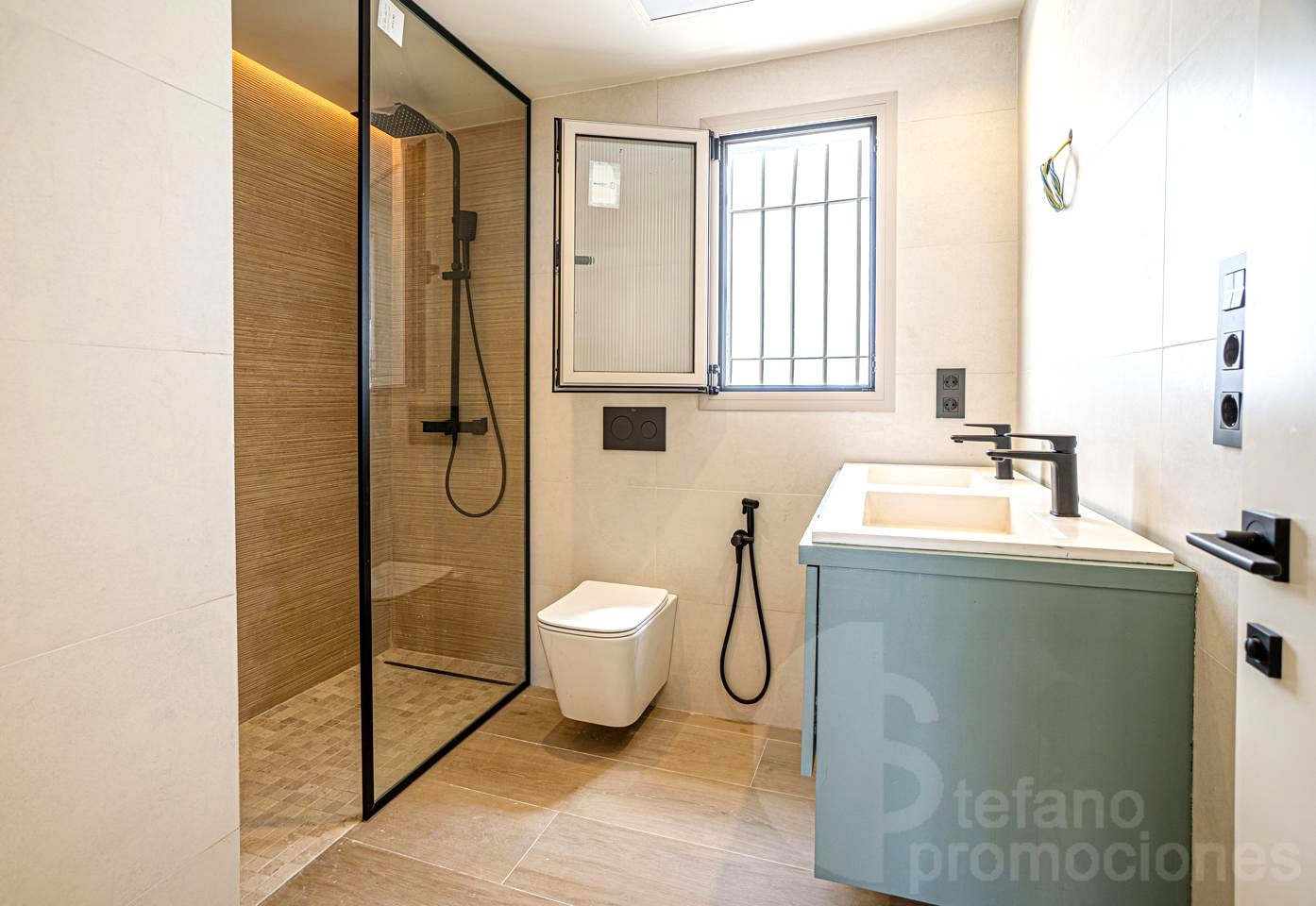 EXCLUSIVIDAD , Y ELEGANCIA, EN CERRADO DE CALDERÓN, DESCUBRE ESTE ENCANTADOR  CHALET PAREADO, COMPLETAMENTE REFORMADO A ESTRENAR REF:64887
