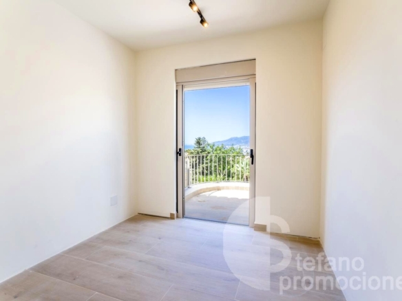 EXCLUSIVIDAD , Y ELEGANCIA, EN CERRADO DE CALDERÓN, DESCUBRE ESTE ENCANTADOR  CHALET PAREADO, COMPLETAMENTE REFORMADO A ESTRENAR REF:64887