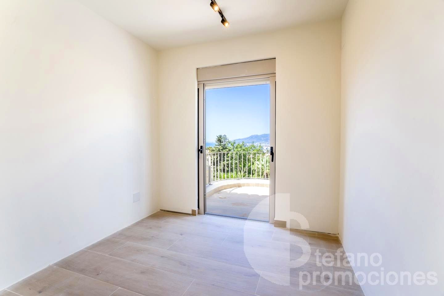 EXCLUSIVIDAD , Y ELEGANCIA, EN CERRADO DE CALDERÓN, DESCUBRE ESTE ENCANTADOR  CHALET PAREADO, COMPLETAMENTE REFORMADO A ESTRENAR REF:64887
