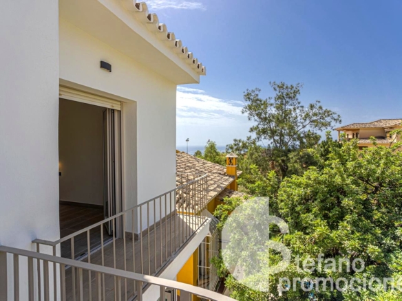 EXCLUSIVIDAD , Y ELEGANCIA, EN CERRADO DE CALDERÓN, DESCUBRE ESTE ENCANTADOR  CHALET PAREADO, COMPLETAMENTE REFORMADO A ESTRENAR REF:64887