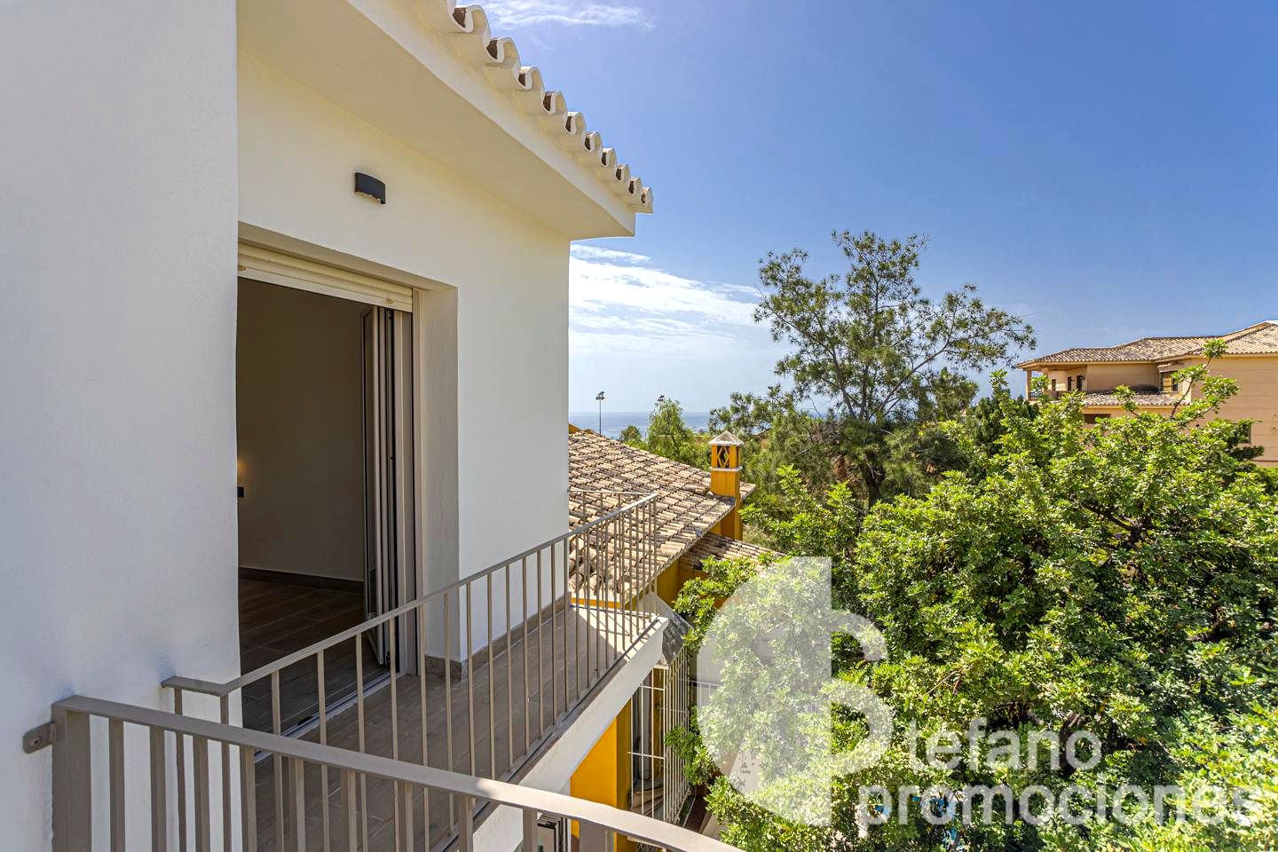 EXCLUSIVIDAD , Y ELEGANCIA, EN CERRADO DE CALDERÓN, DESCUBRE ESTE ENCANTADOR  CHALET PAREADO, COMPLETAMENTE REFORMADO A ESTRENAR REF:64887