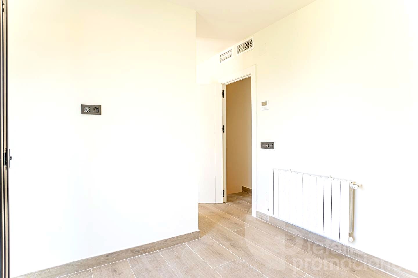 EXCLUSIVIDAD , Y ELEGANCIA, EN CERRADO DE CALDERÓN, DESCUBRE ESTE ENCANTADOR  CHALET PAREADO, COMPLETAMENTE REFORMADO A ESTRENAR REF:64887
