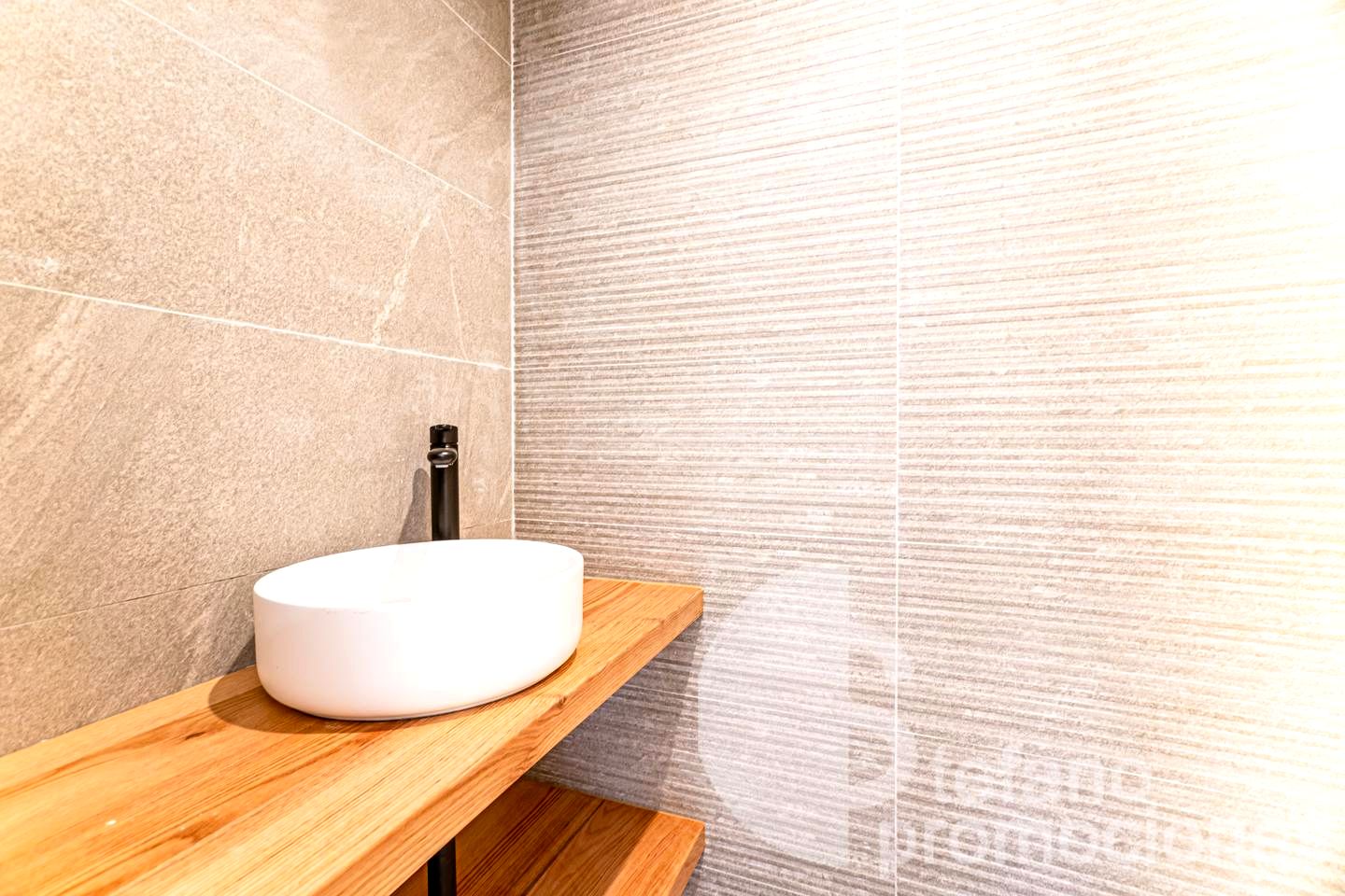 EXCLUSIVIDAD , Y ELEGANCIA, EN CERRADO DE CALDERÓN, DESCUBRE ESTE ENCANTADOR  CHALET PAREADO, COMPLETAMENTE REFORMADO A ESTRENAR REF:64887