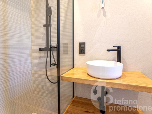 EXCLUSIVIDAD , Y ELEGANCIA, EN CERRADO DE CALDERÓN, DESCUBRE ESTE ENCANTADOR  CHALET PAREADO, COMPLETAMENTE REFORMADO A ESTRENAR REF:64887