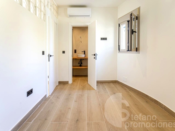 EXCLUSIVIDAD , Y ELEGANCIA, EN CERRADO DE CALDERÓN, DESCUBRE ESTE ENCANTADOR  CHALET PAREADO, COMPLETAMENTE REFORMADO A ESTRENAR REF:64887