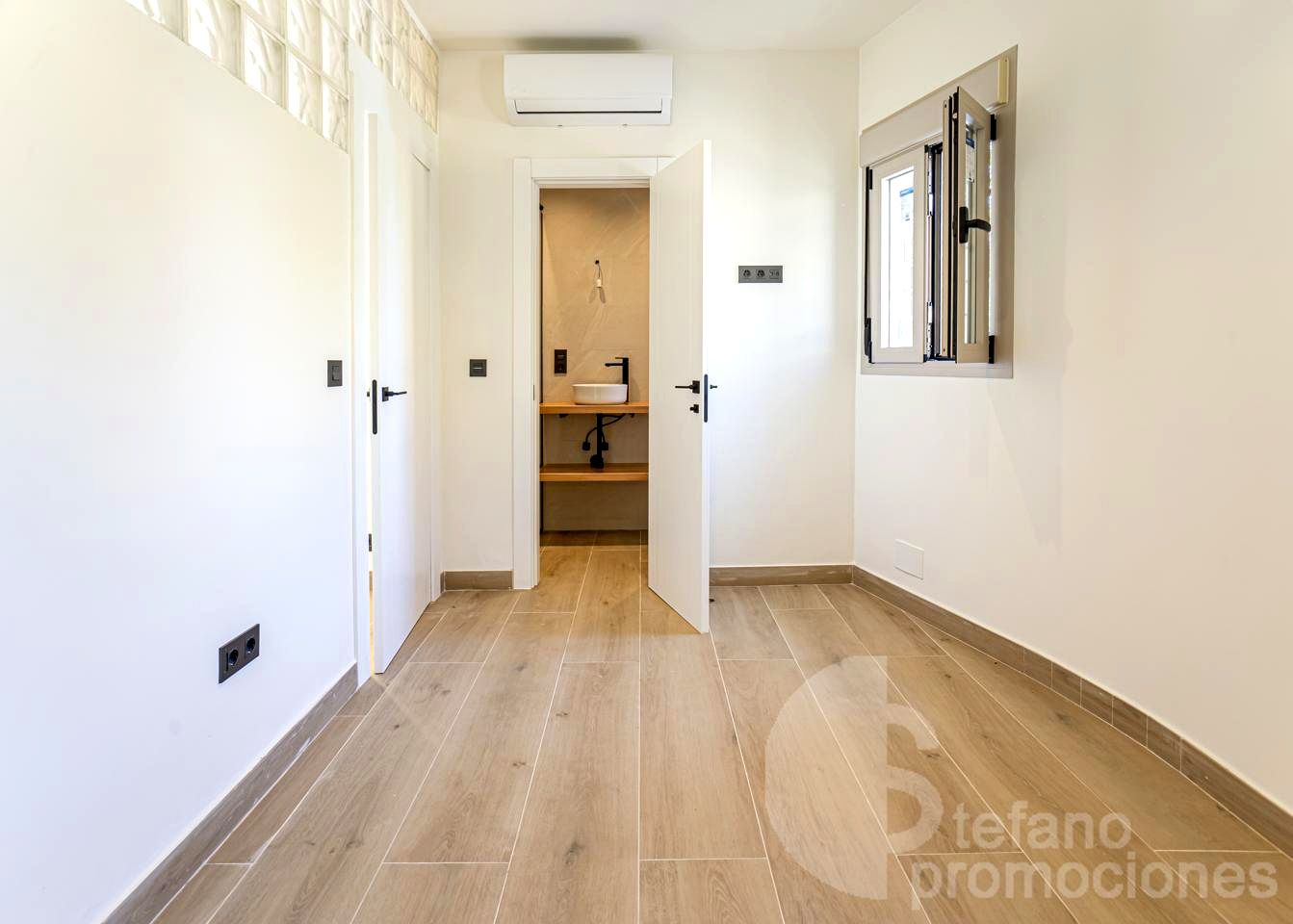 EXCLUSIVIDAD , Y ELEGANCIA, EN CERRADO DE CALDERÓN, DESCUBRE ESTE ENCANTADOR  CHALET PAREADO, COMPLETAMENTE REFORMADO A ESTRENAR REF:64887