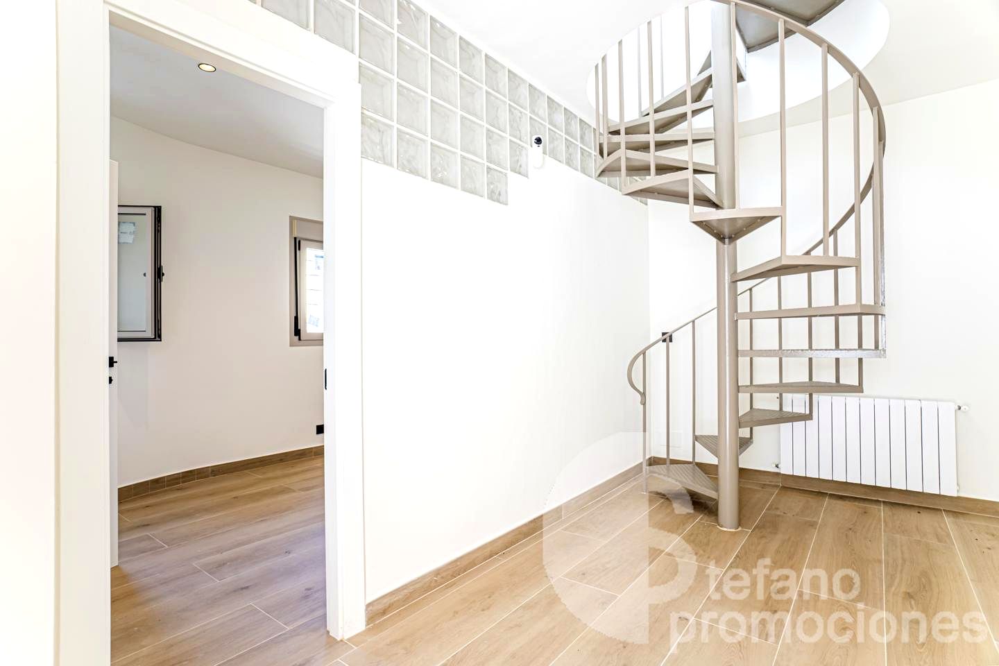 EXCLUSIVIDAD , Y ELEGANCIA, EN CERRADO DE CALDERÓN, DESCUBRE ESTE ENCANTADOR  CHALET PAREADO, COMPLETAMENTE REFORMADO A ESTRENAR REF:64887