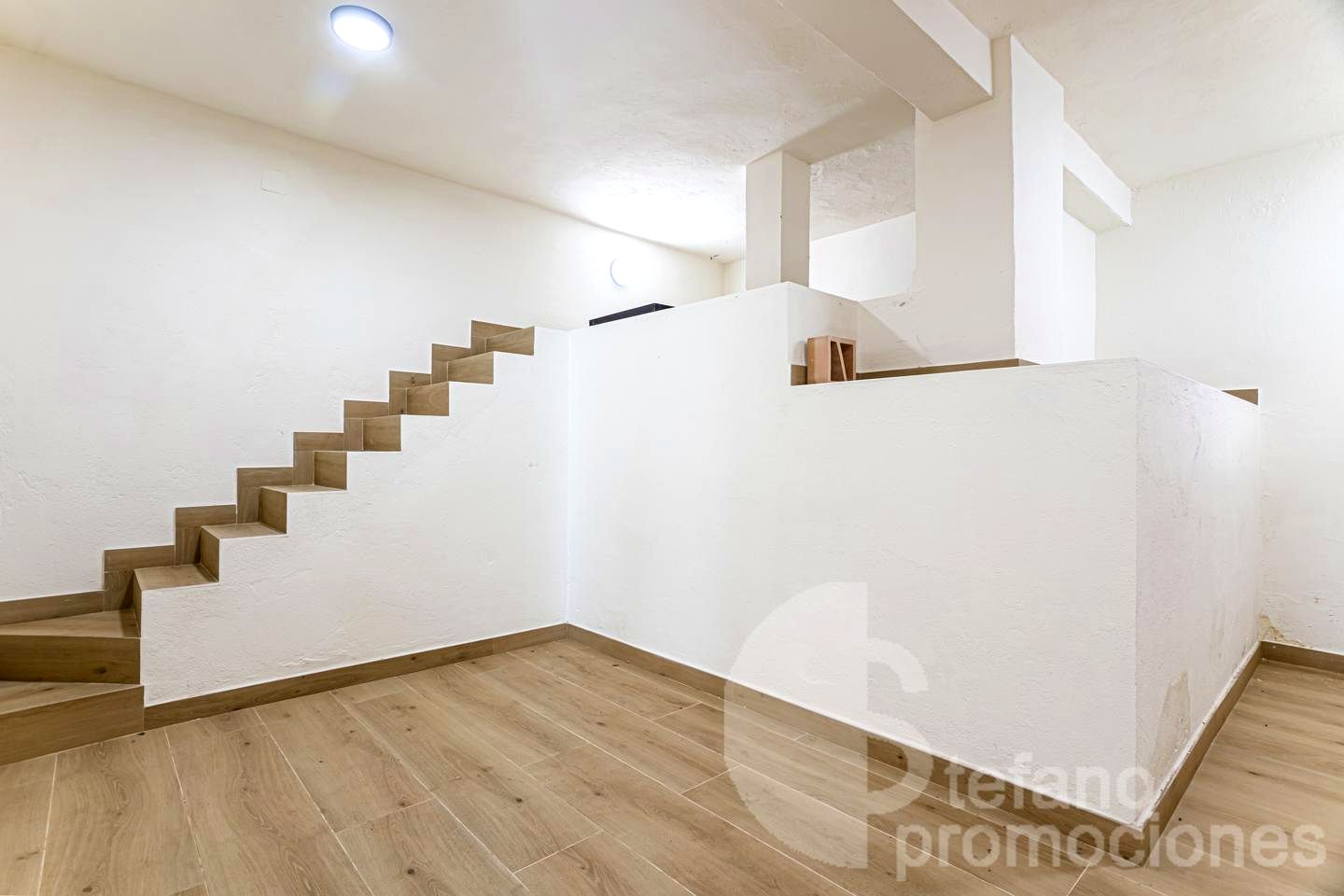EXCLUSIVIDAD , Y ELEGANCIA, EN CERRADO DE CALDERÓN, DESCUBRE ESTE ENCANTADOR  CHALET PAREADO, COMPLETAMENTE REFORMADO A ESTRENAR REF:64887